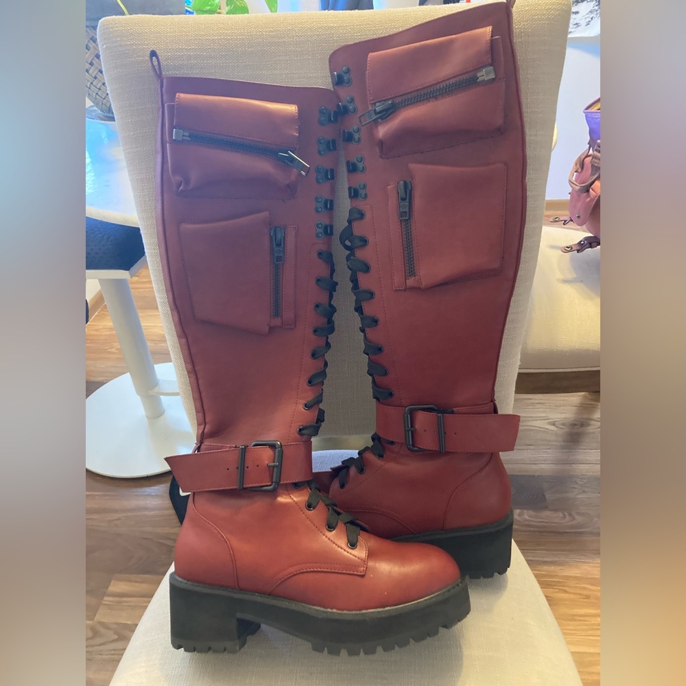 Dollskill Obsidian boot in Oxsblood color sz 11